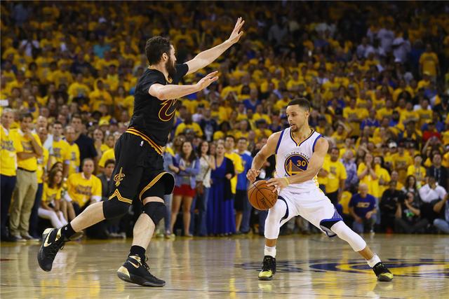 直播吧：上海男篮三年B类合同续约偰李永炜！