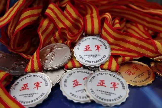 CBA三消息：郭艾伦正式签约，赵睿吃大亏，北京首钢签国手后卫